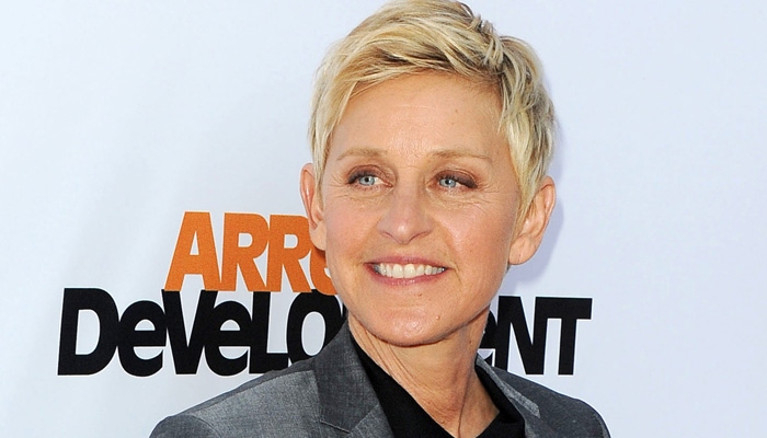 #Ellen Show# 美国平民服务生替窘困士兵买单，收到著名主持人一万美金奖励