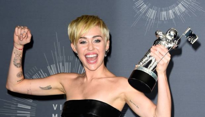 Miley Cyrus 赢了MTV年度音乐录影带奖，但是她决定不上台领奖